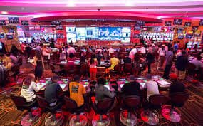French Roulette wheel and betting grid displayed on mobile and desktop screens